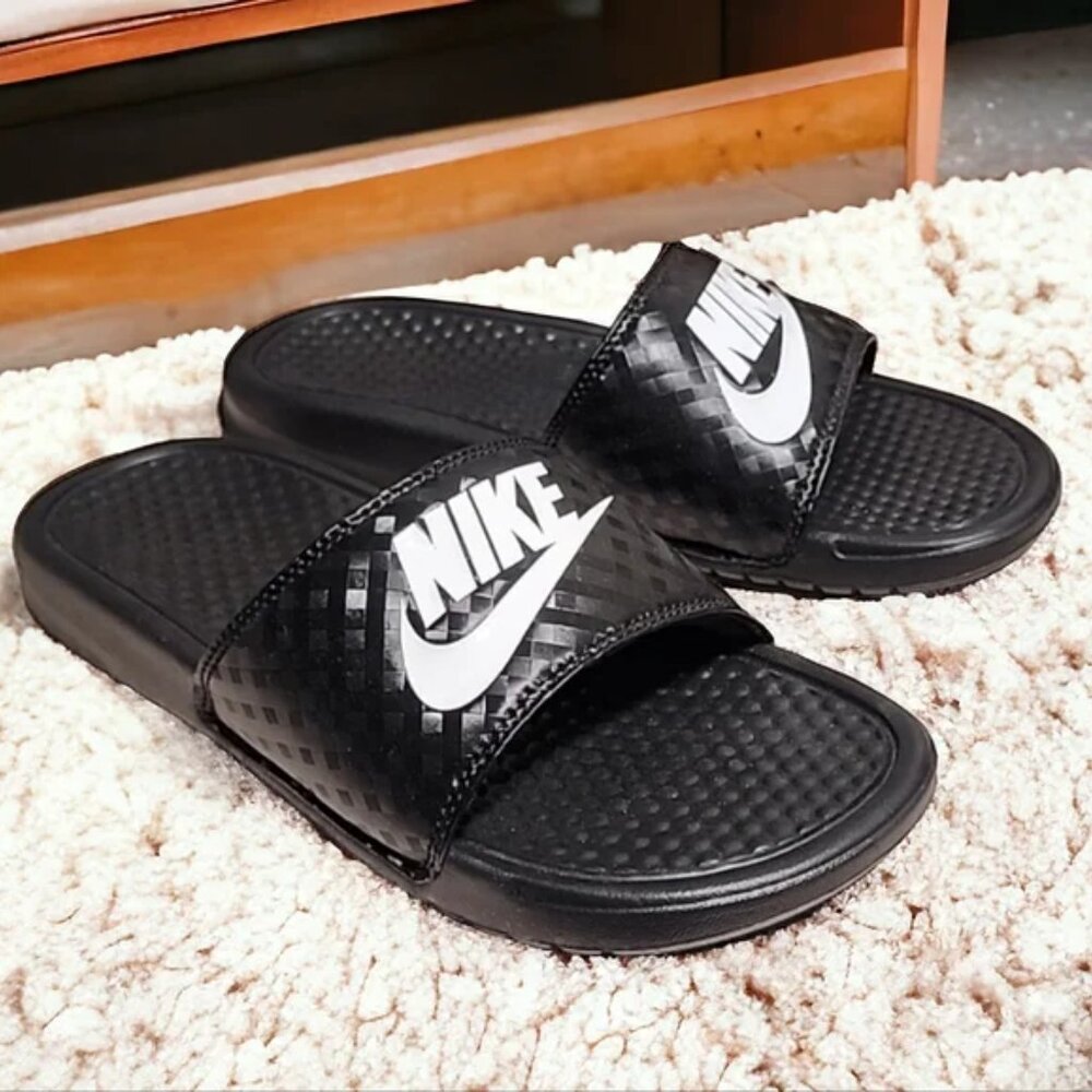 NIKE BENASSI Black Slides Womens 7 Summer Sandals Pool Beach - Picture 2 of 12